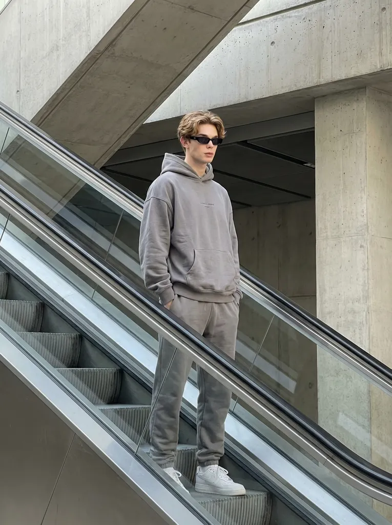 Streetwear Escalator Shot
